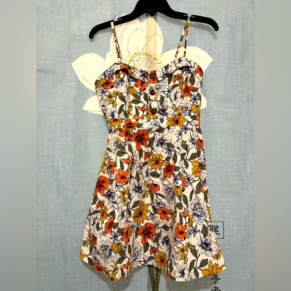 NWOT- FOREVER 21 - Floral Dress 🪷🌼